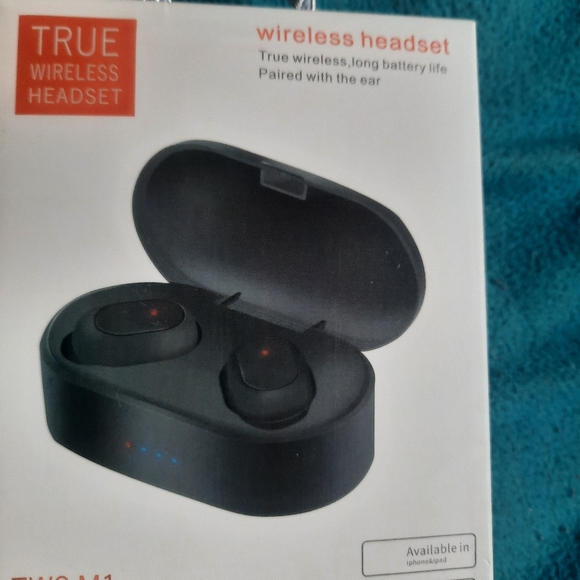 True wireless Bluetooth ear buds - Picture 2 of 4